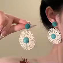 New Colorful Sun Flower Raffia Bead Earrings For Women Girl Handmade Bohemian Rattan Knit Earrings Summer Party Jewelry Gifts